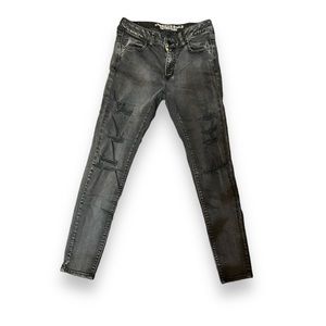 American Eagle Jeggings W/ Holes and Pockets